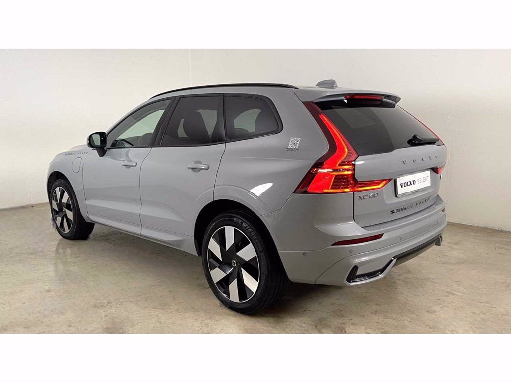 VOLVO XC60 Recharge Ultimate, T6 AWD Plug-in hybrid (fino a 23w45), Elettrica/Benzina, Dark