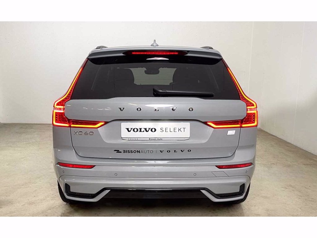 VOLVO XC60 Recharge Ultimate, T6 AWD Plug-in hybrid (fino a 23w45), Elettrica/Benzina, Dark