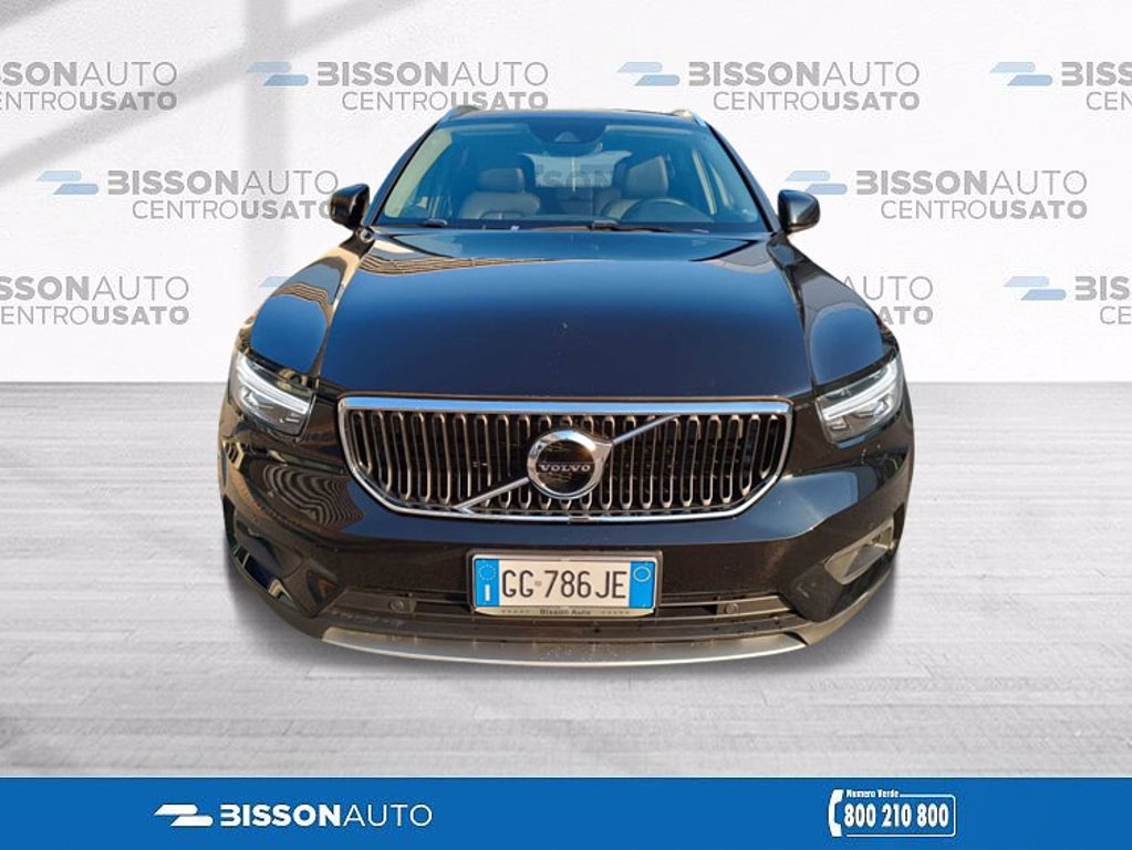 VOLVO XC40 B4 AWD Geartronic Momentum Pro