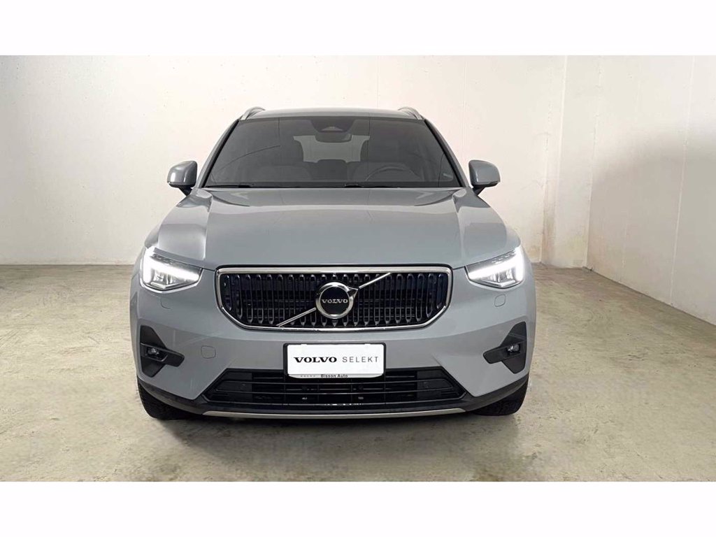 VOLVO XC40 Core, B3 Mild hybrid, Benzina