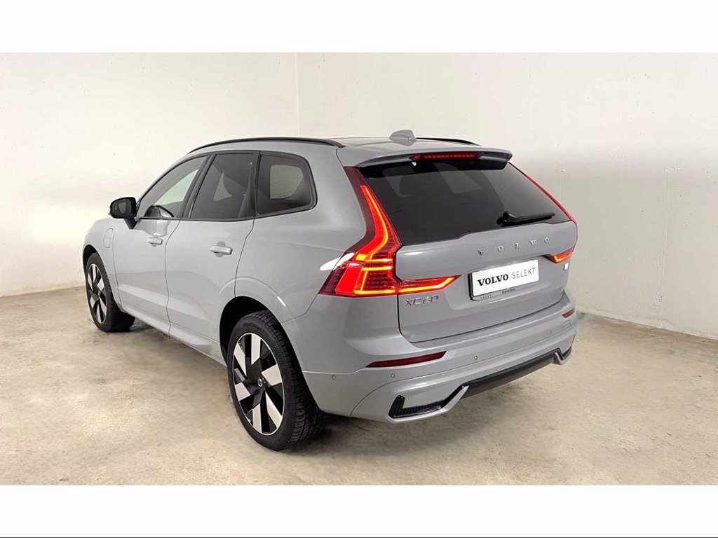 VOLVO XC60 Recharge Ultimate, T6 AWD Plug-in hybrid (fino a 23w45), Elettrica/Benzina, Dark