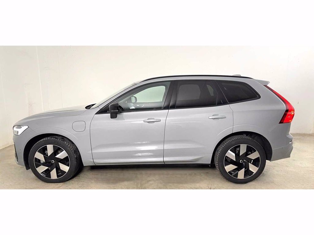 VOLVO XC60 Recharge Ultimate, T6 AWD Plug-in hybrid (fino a 23w45), Elettrica/Benzina, Dark