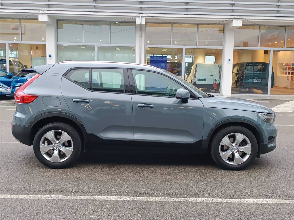 VOLVO XC40 2.0 d3 Momentum awd geartronic