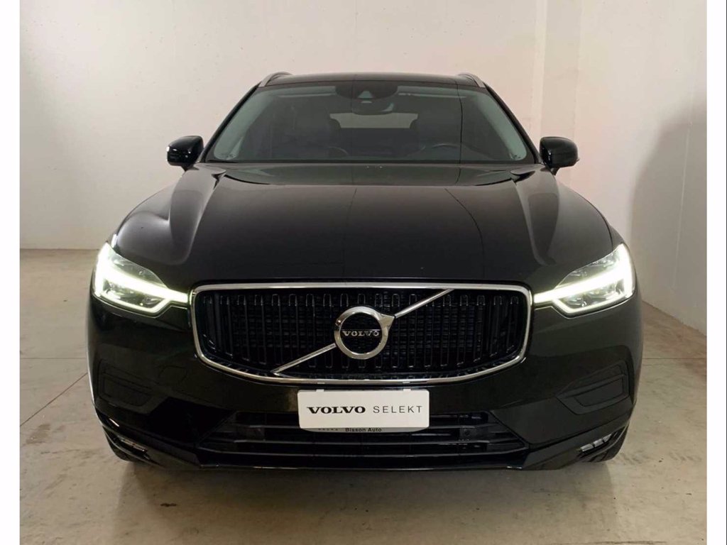 VOLVO XC60 Momentum Pro, B4 AWD mild hybrid (D) automatico