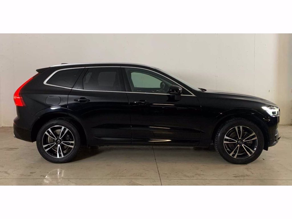 VOLVO XC60 Momentum Pro, B4 AWD mild hybrid (D) automatico