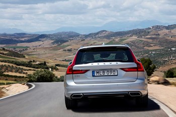 191760 New Volvo V90 Location Driving